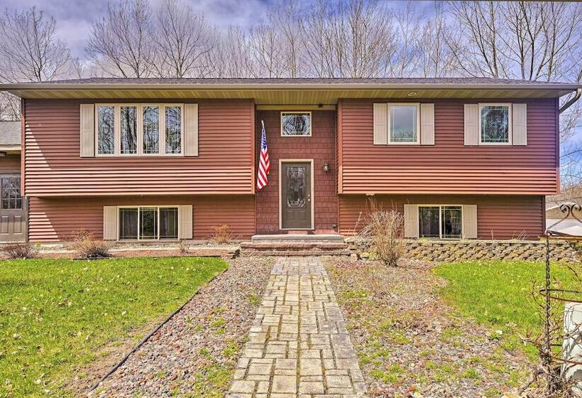 Mosinee Escape W/ Fire Pit   1 Mi To River!