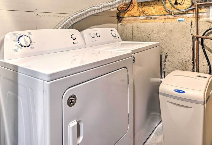 Mosinee Escape W/ Fire Pit   1 Mi To River!