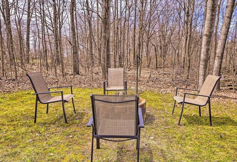 Mosinee Escape W/ Fire Pit   1 Mi To River!