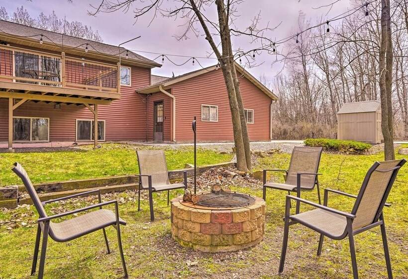 Mosinee Escape W/ Fire Pit   1 Mi To River!