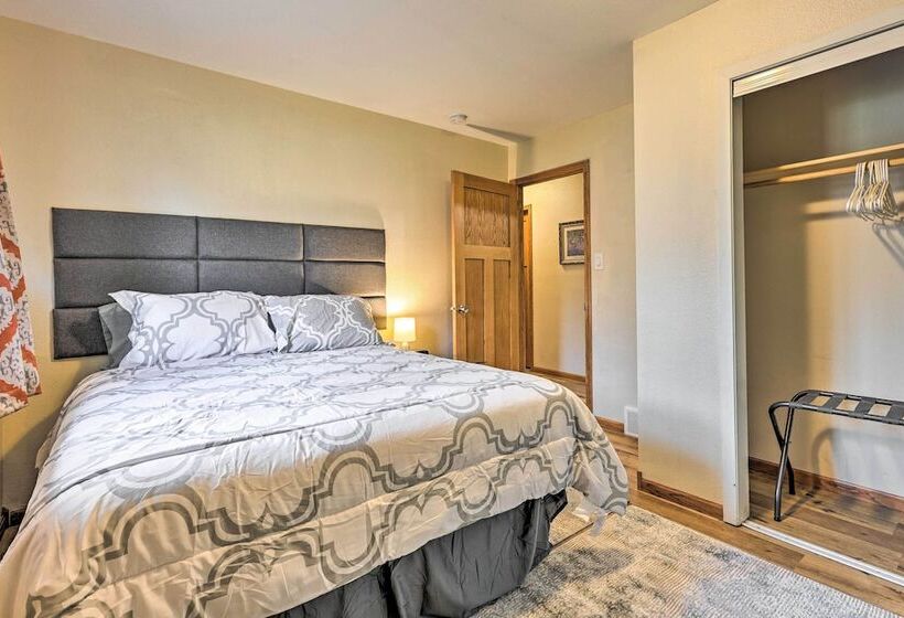 Mosinee Escape W/ Fire Pit   1 Mi To River!