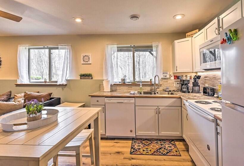 Mosinee Escape W/ Fire Pit   1 Mi To River!