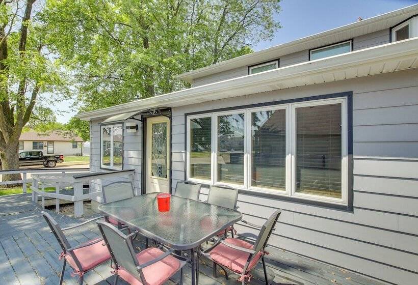 Neenah Home W/ Deck: Near Lake Winnebago