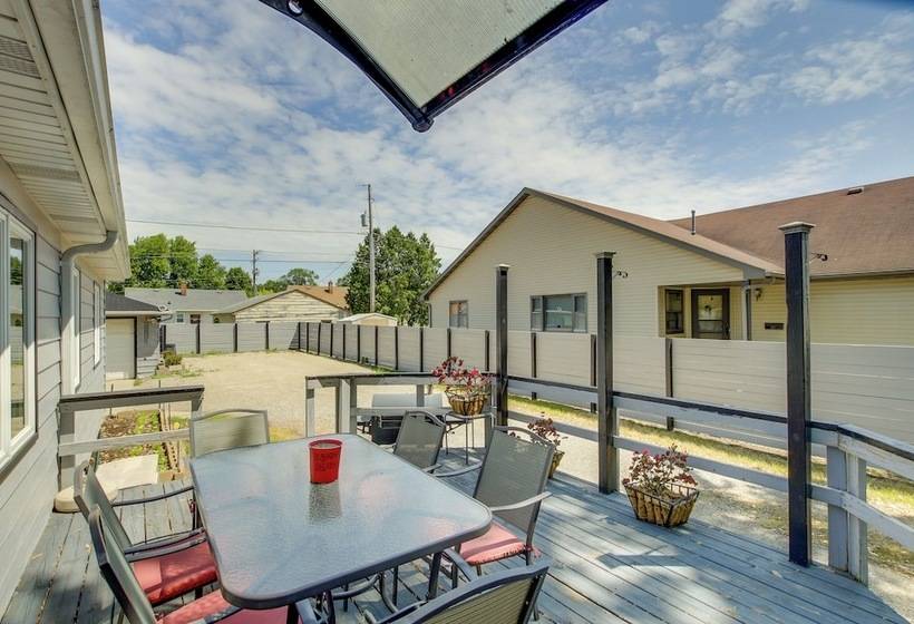 Neenah Home W/ Deck: Near Lake Winnebago