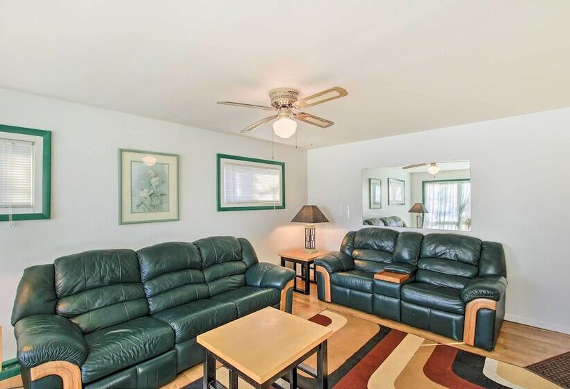 Neenah Home W/ Deck: Near Lake Winnebago