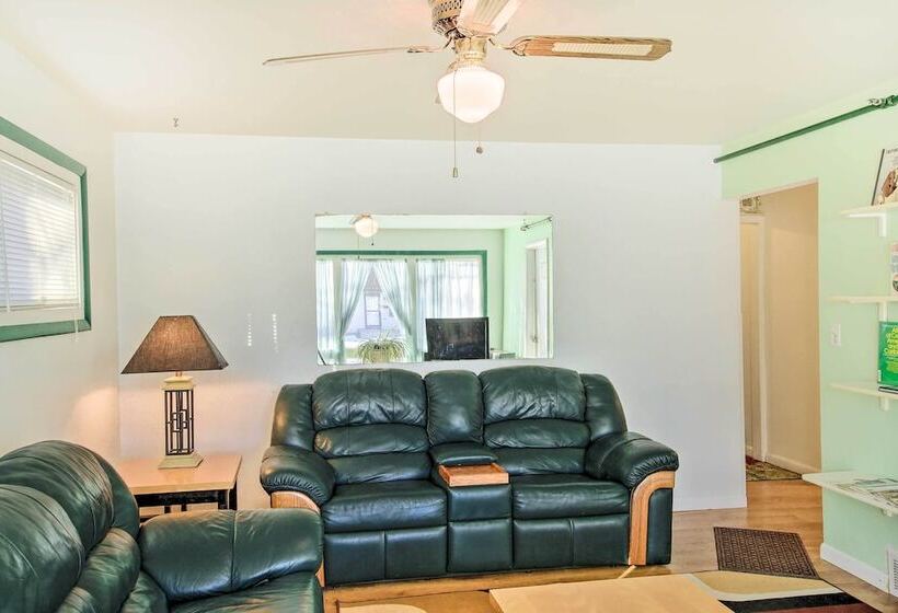 Neenah Home W/ Deck: Near Lake Winnebago