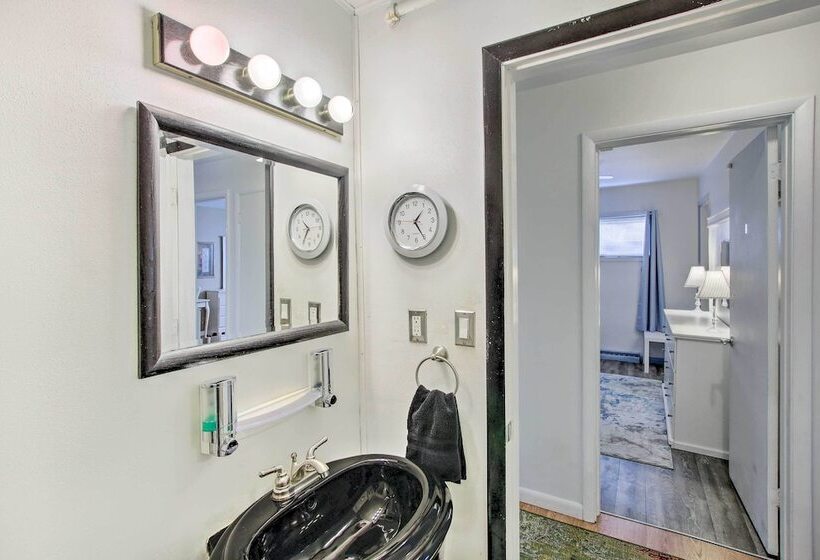 Neenah Home W/ Deck: Near Lake Winnebago