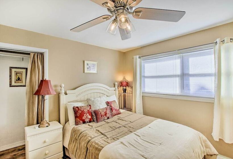 Neenah Home W/ Deck: Near Lake Winnebago