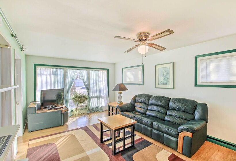 Neenah Home W/ Deck: Near Lake Winnebago