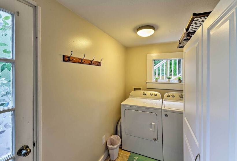 New Bern Home W/yard, Grill+walkable Location