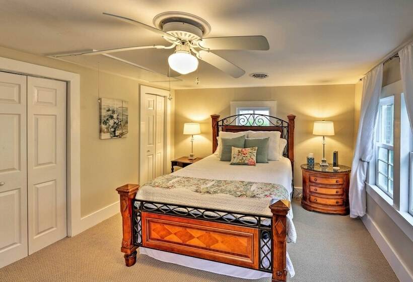 New Bern Home W/yard, Grill+walkable Location