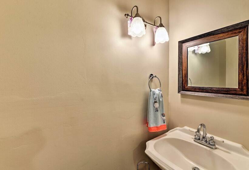 New Bern Home W/yard, Grill+walkable Location