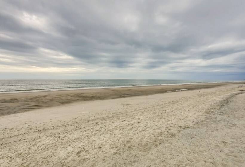 Oak Island Vacation Rental: Close To Beach