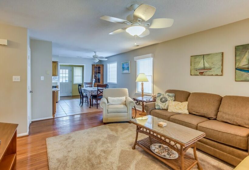 Oak Island Vacation Rental: Close To Beach