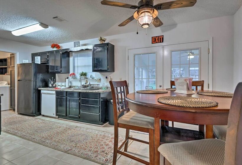 Ocean Springs Home W/ Sunroom ~ 5 Mi To Beach