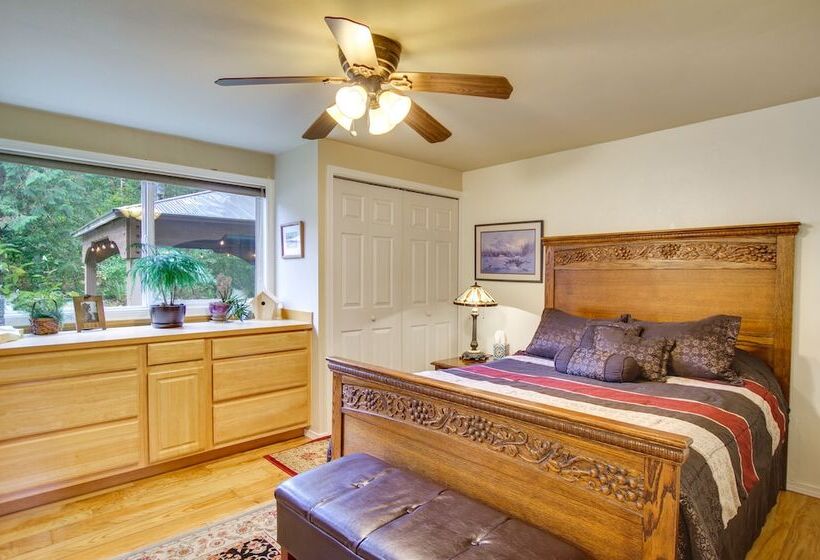 Owls Nest   Cozy Cabin W/ Hot Tub & Fireplace!
