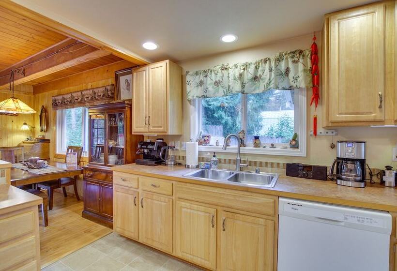 Owls Nest   Cozy Cabin W/ Hot Tub & Fireplace!