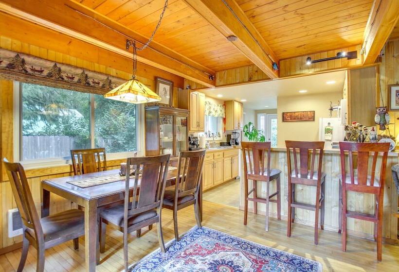 Owls Nest   Cozy Cabin W/ Hot Tub & Fireplace!