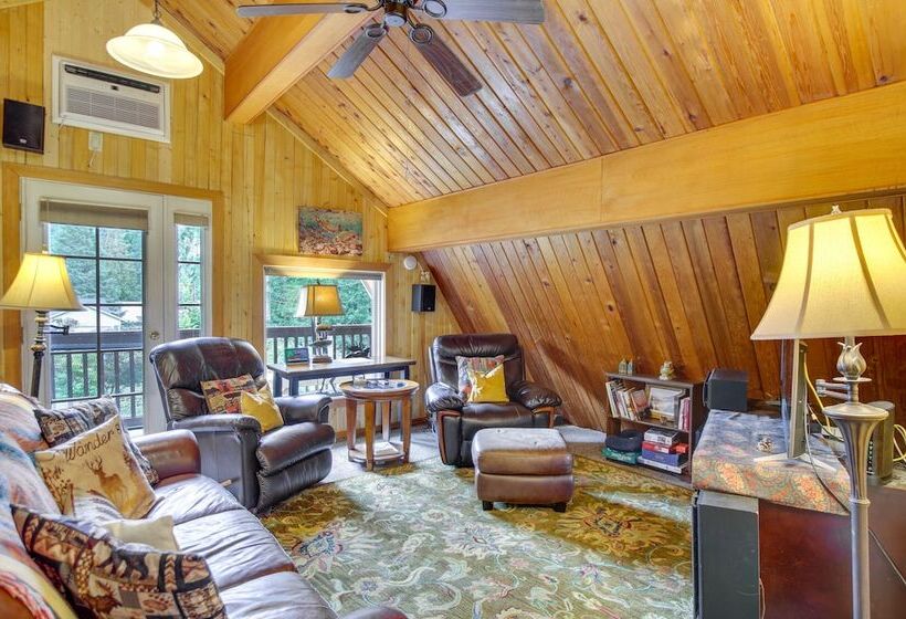 Owls Nest   Cozy Cabin W/ Hot Tub & Fireplace!