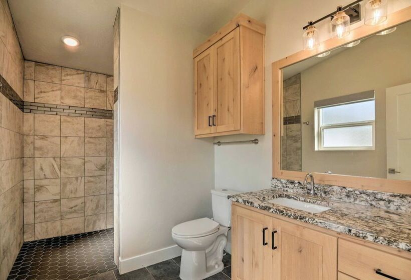 Parowan Retreat W/ Swim Spa & Tesla Charger!