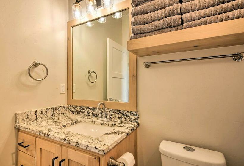 Parowan Retreat W/ Swim Spa & Tesla Charger!