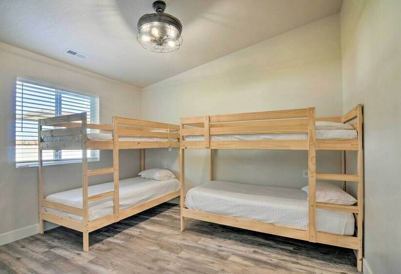 Parowan Retreat W/ Swim Spa & Tesla Charger!