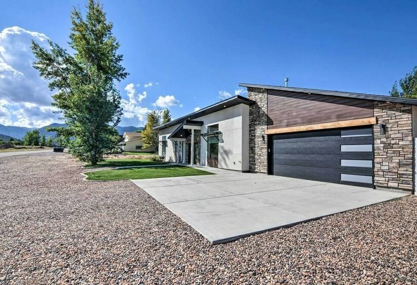 Parowan Retreat W/ Swim Spa & Tesla Charger!