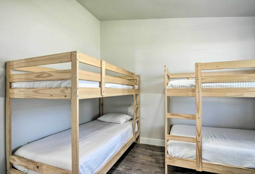 Parowan Retreat W/ Swim Spa & Tesla Charger!