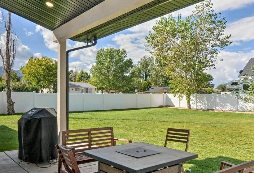 Parowan Retreat W/ Swim Spa & Tesla Charger!