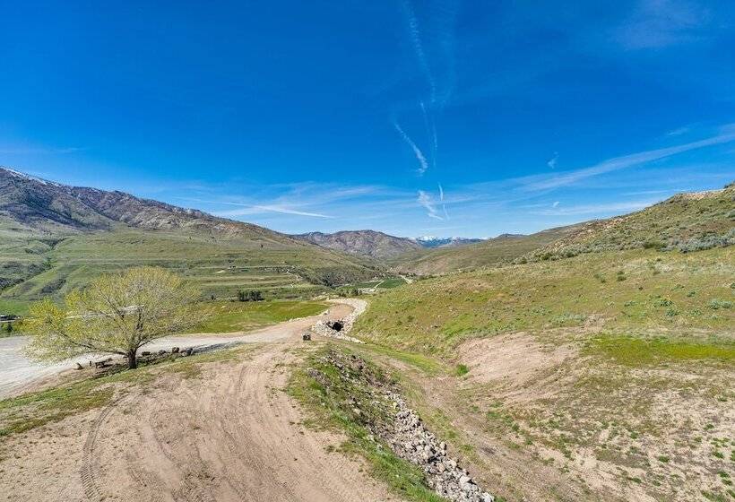 Pateros Home W/ Deck, 7 Mi To Alta Lake Park!