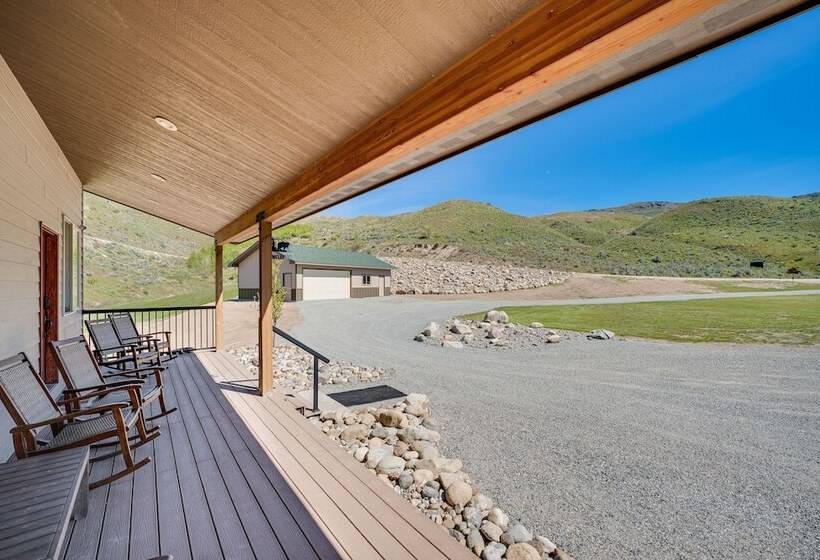 Pateros Home W/ Deck, 7 Mi To Alta Lake Park!