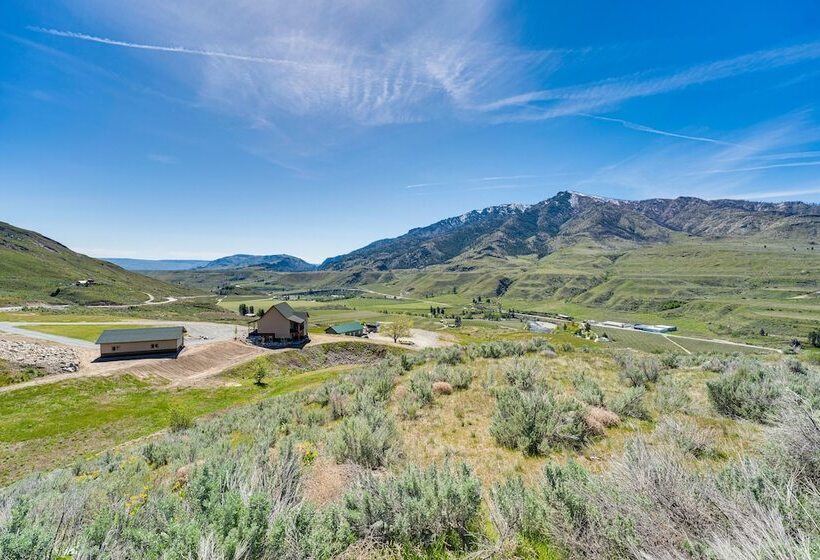 Pateros Home W/ Deck, 7 Mi To Alta Lake Park!