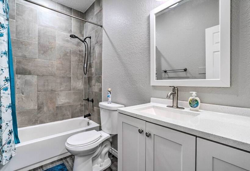 Peaceful Atascosa Home W/ Balcony & Deck!