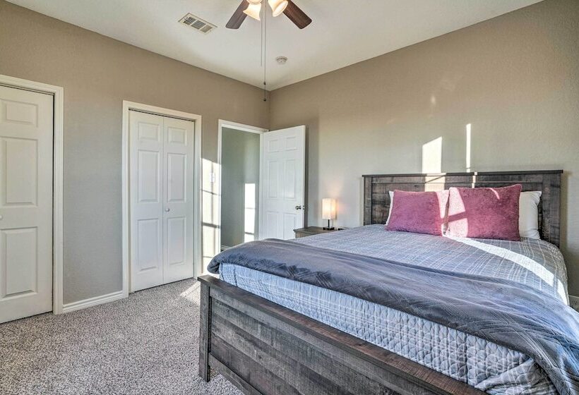 Peaceful Atascosa Home W/ Balcony & Deck!