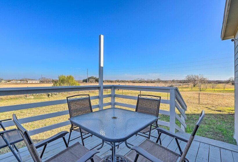Peaceful Atascosa Home W/ Balcony & Deck!