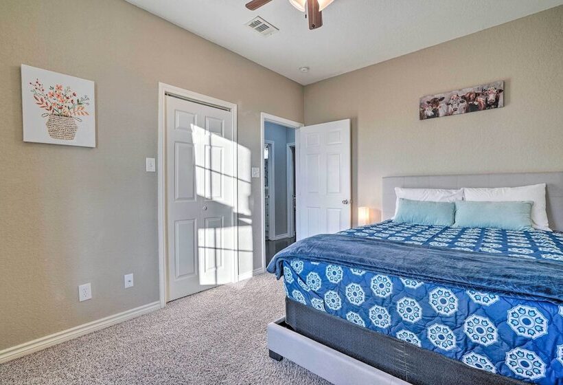 Peaceful Atascosa Home W/ Balcony & Deck!