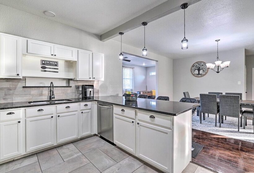 Peaceful Atascosa Home W/ Balcony & Deck!