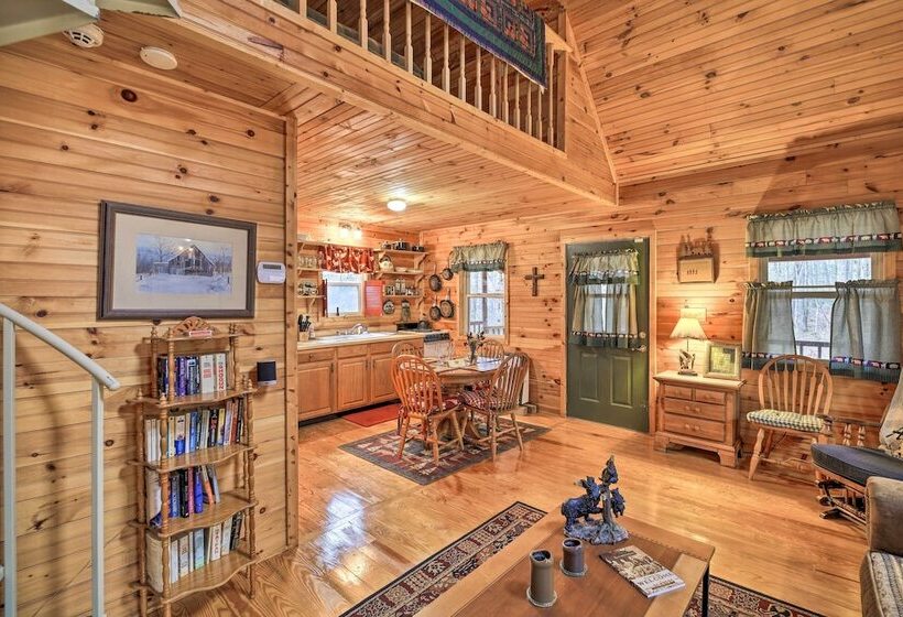 Peaceful Mountain City Cabin W/ Porch & Fire Pit