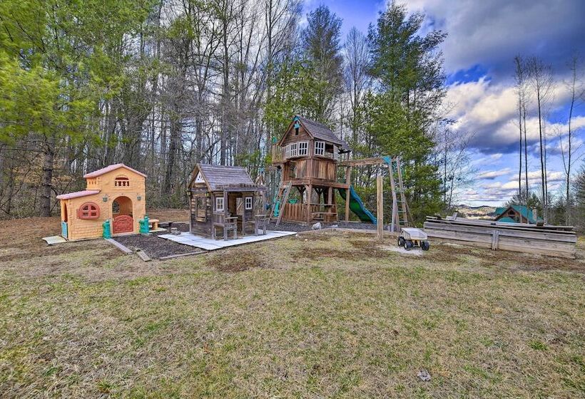 Peaceful Mountain City Cabin W/ Porch & Fire Pit