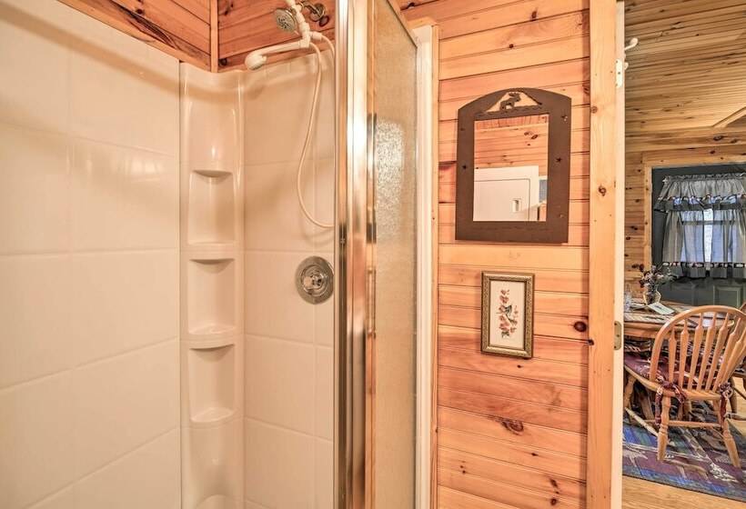 Peaceful Mountain City Cabin W/ Porch & Fire Pit