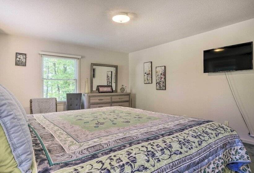 Peaceful Durham Retreat On Pond With Huge Deck!