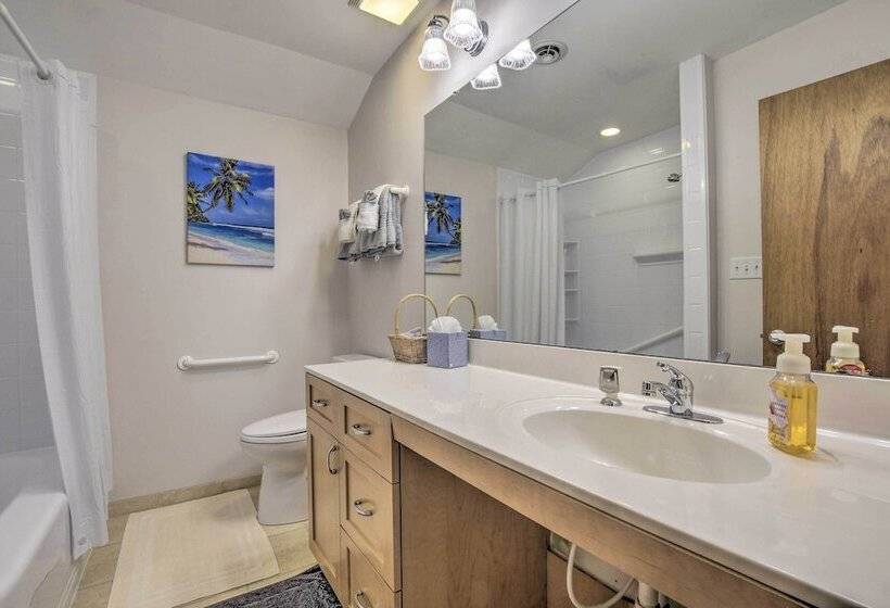 Peaceful Durham Retreat On Pond With Huge Deck!