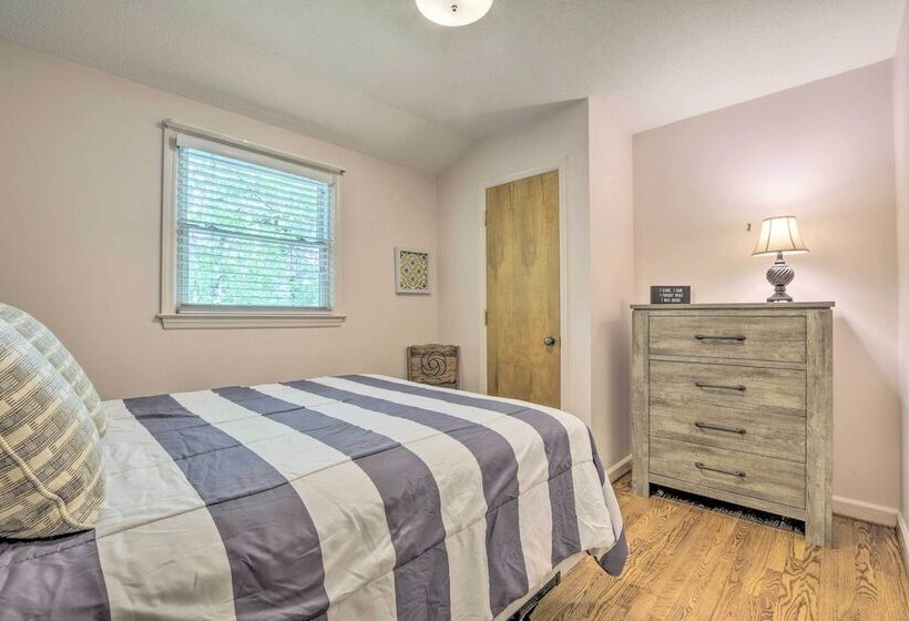 Peaceful Durham Retreat On Pond With Huge Deck!