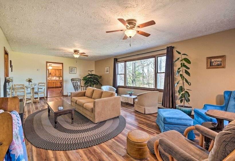 Peaceful Horseheads Hideaway W/ Deck & Yard!