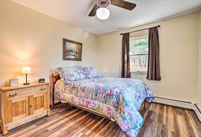 Peaceful Horseheads Hideaway W/ Deck & Yard!