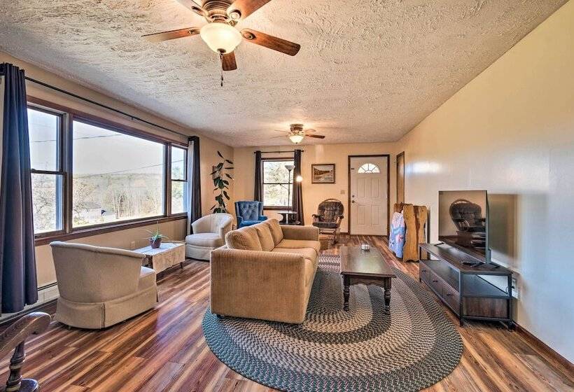 Peaceful Horseheads Hideaway W/ Deck & Yard!