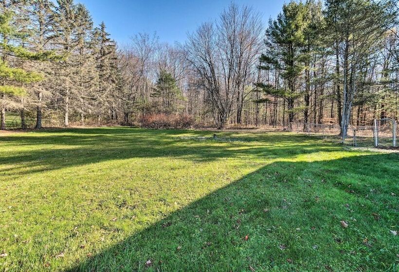 Peaceful Horseheads Hideaway W/ Deck & Yard!