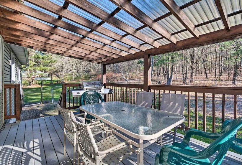 Peaceful Horseheads Hideaway W/ Deck & Yard!