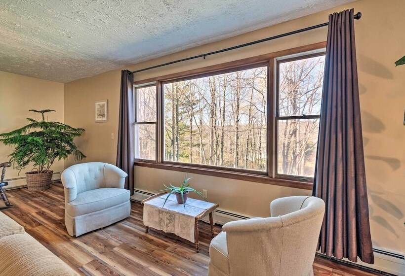 Peaceful Horseheads Hideaway W/ Deck & Yard!