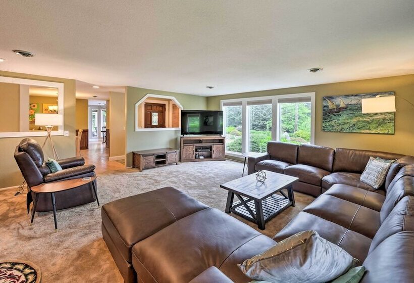 Peaceful Ranch Style Camano Home On 5 Acres!